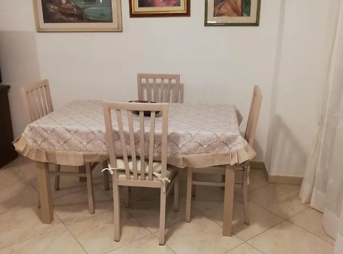 Levante Waterfront דירה